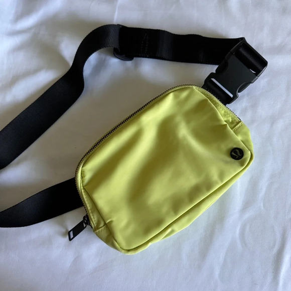 💛 Lululemon OG Everywhere Belt Bag - Lemon Vibe - Picture 1 of 8